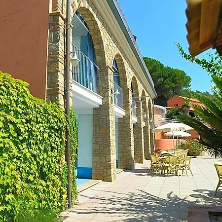 Hotel Baia Del Silenzio 4*